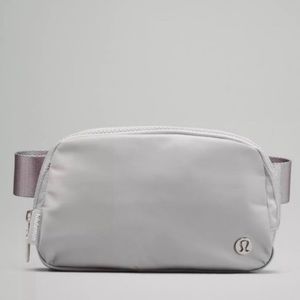 NWT Lululemon Everywhere Belt Bag (Silver)